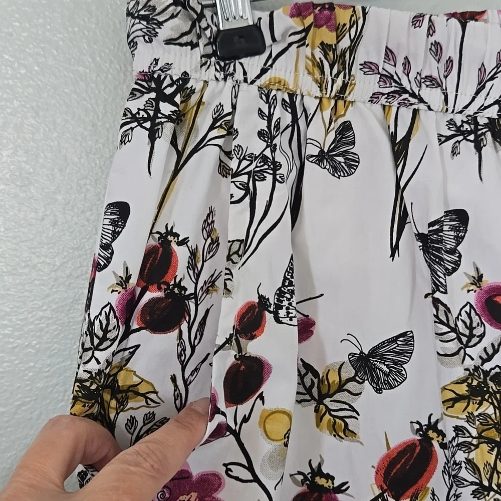 Super Massive | White Floral Print Cotton Shorts Size Large